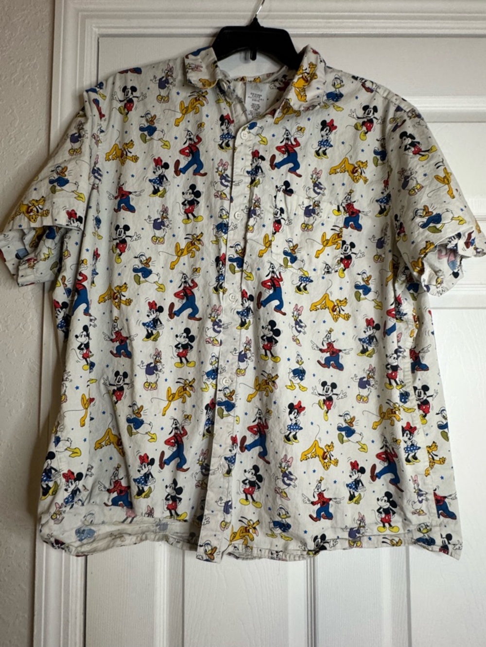 Men's White Short-Sleeve Disney Character Button-Down Shirt